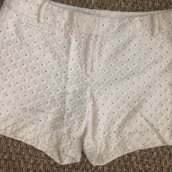 EUC LOFT Ivory Eyelet Shorts Size 6 - Picture 1 of 2